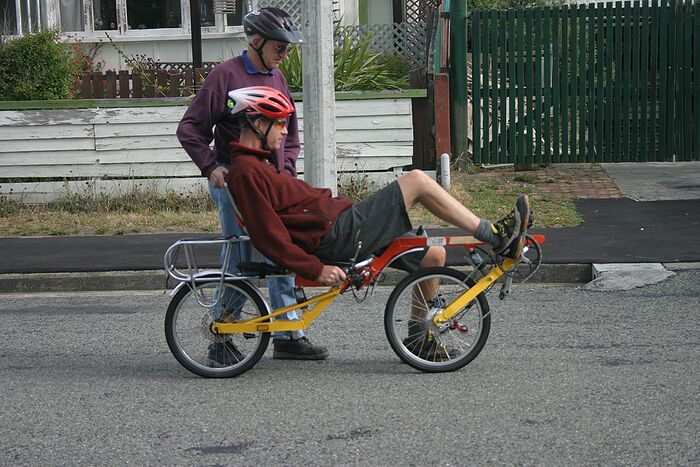 Bruce's latest - a Flevo clone that he can swap the rear of for a cargo trike. Not very rideable IMO. Even my MBB FWD was better, and that's saying something. More pics at Kiwi HPV