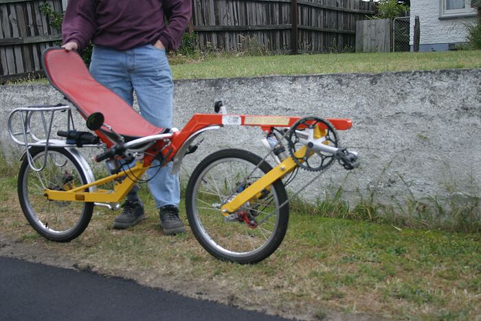 Bruce's latest - a Flevo clone that he can swap the rear of for a cargo trike. Not very rideable IMO. Even my MBB FWD was better, and that's saying something. More pics at Kiwi HPV