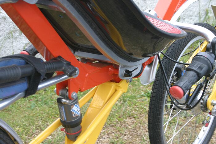Bruce's latest - a Flevo clone that he can swap the rear of for a cargo trike. Not very rideable IMO. Even my MBB FWD was better, and that's saying something.