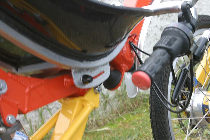 Bruce's latest - a Flevo clone that he can swap the rear of for a cargo trike. Not very rideable IMO. Even my MBB FWD was better, and that's saying something.