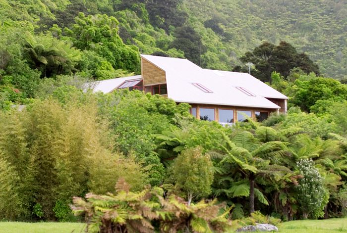 Now that's the sort of place I want to live. Nice house surrounded by rainforest. Pity it's bloody miles from anywhere so it's not too practical for the cyclist types. There's also no broadband internet out this way. But it's still a nice house.
