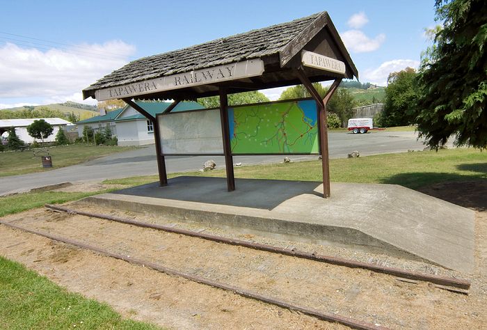 The Tapawera railway line (note that you can see both ends of it in this photo). Railways in NZ are exciting because the rock is crumbly and the landscape is pretty mobile. So Nelson never got a railway but it got as far as Tapawera from one end.