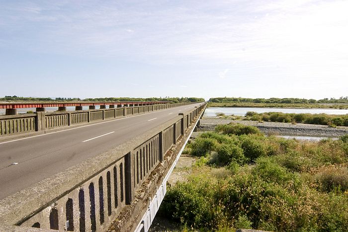Rakaia Bridge - very long so a bit interesting to ride over - motorists were polite though.