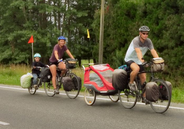 The couple with kids that I saw on the West Coast but only got a photo of their vanishing backs. Touring with kids is hard, but apparently these two enjoy it. Short distances and regular cabin accommodation is the key, apparently.