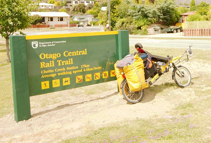 I found the rail trail! Having stocked up on food I was hanging out to get onto the fabled trail and away from the hugely busy main roads, where sometimes there was more than one car visible at a time!