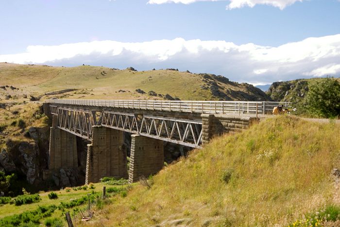 See the sign, see the viaduct. It is quite impressive. But the river undeathneath is fairly Australian, more of a creek with pretensions. So no jumping off the bridge (well, limit one per customer anyway).